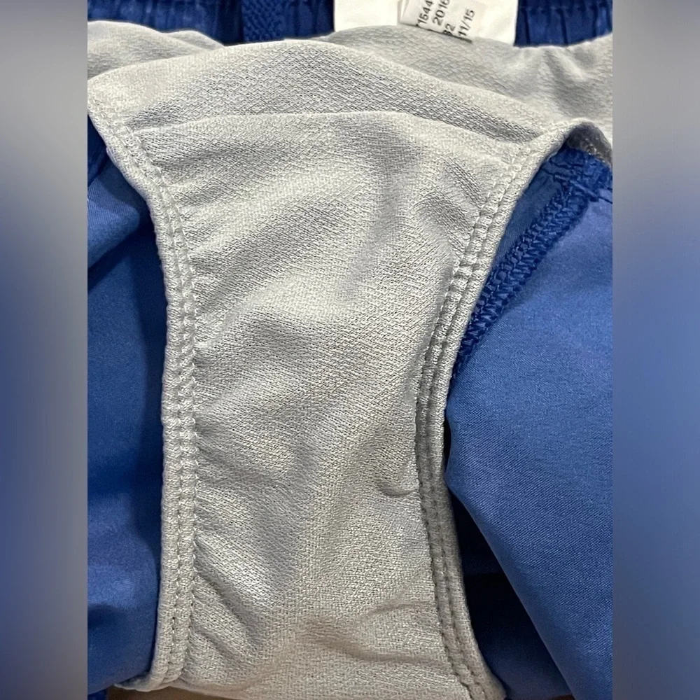 Under Armour Heat Gear Lined Athletic Shorts with Pockets Blue Design Sz Medium
